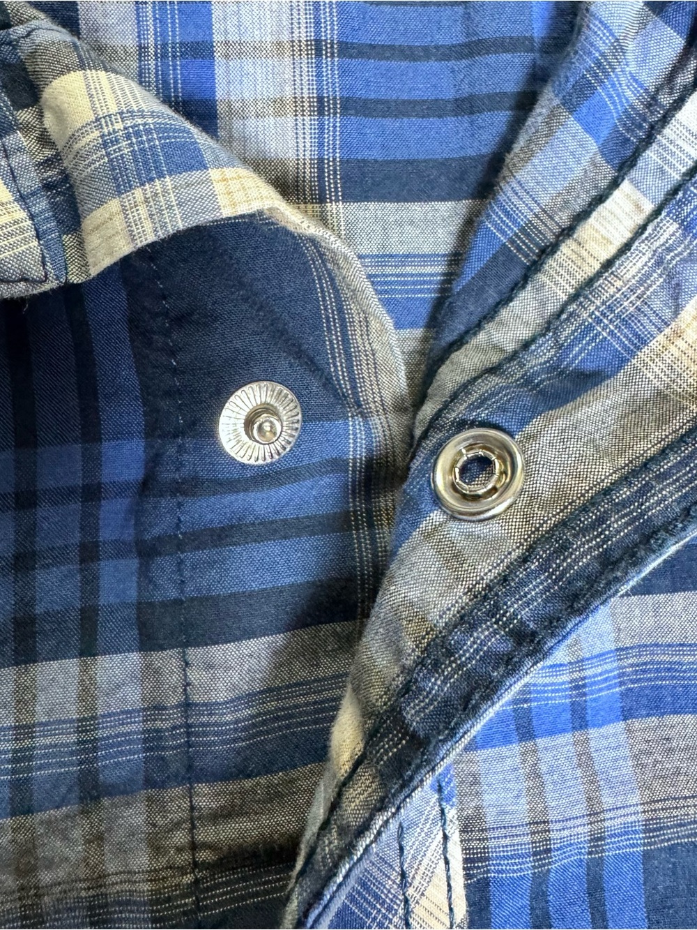Wrangler Blue and White Plaid Short-Sleeve Button-Down - Picture 4 of 7